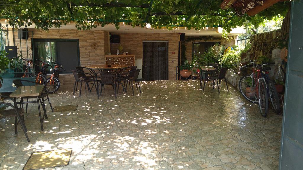 Nikolitsa Apartments Glyfada  Bagian luar foto